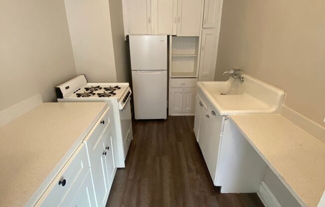 Studio, 1 bath, 380 sqft, $850, Unit 324