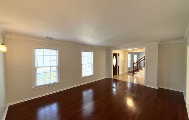 Beautiful home in the Shadow Lake Community!