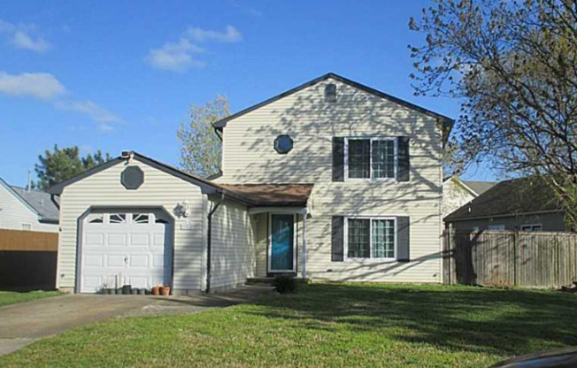 Spacious 3 bedroom / 2.5 bath home in Virginia Beach!