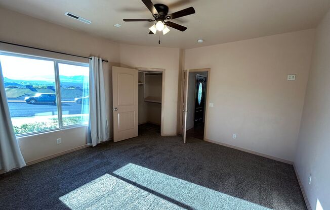 3 beds, 2.5 baths, $2,400, Unit Unit 1