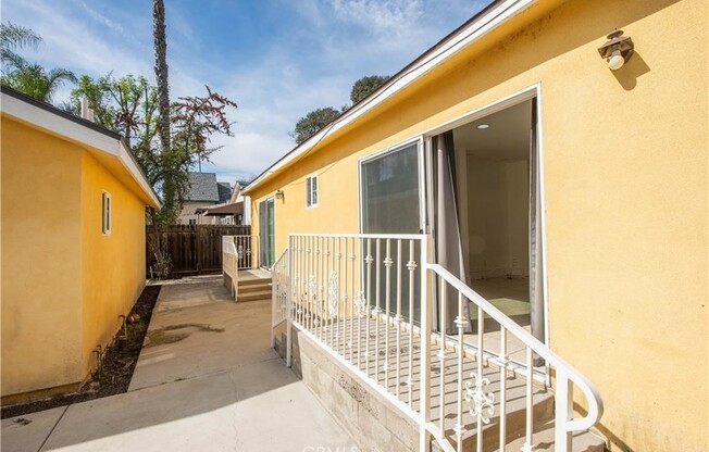 4 beds, 2.5 baths, 2,500 sqft, $5,200