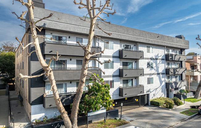 4432 Coldwater Canyon