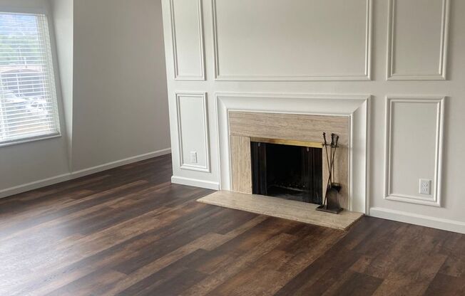 2 beds, 1 bath, 905 sqft, $1,400, Unit 5494-F