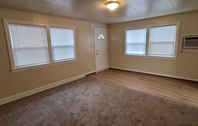 2 beds, 1 bath, $995, Unit C