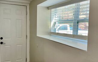 2 beds, 1 bath, 900 sqft, $1,175, Unit "B"
