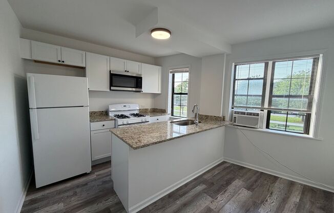 27 E Park Blvd