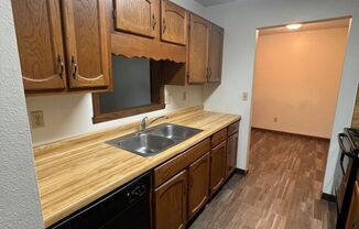 2 beds, 1 bath, $775, Unit 306