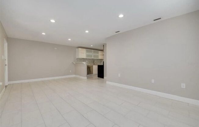 2 Bed/1 Bath, 2nd floor condo at Parklane Condos AVAILABLE AUGUST 1st!
