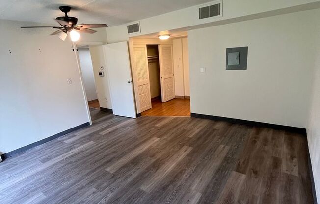 1 bed, 1.5 baths, 850 sqft, $1,295, Unit 141W