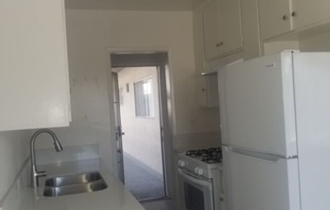 2 beds, 2 baths, $2,795, Unit 05