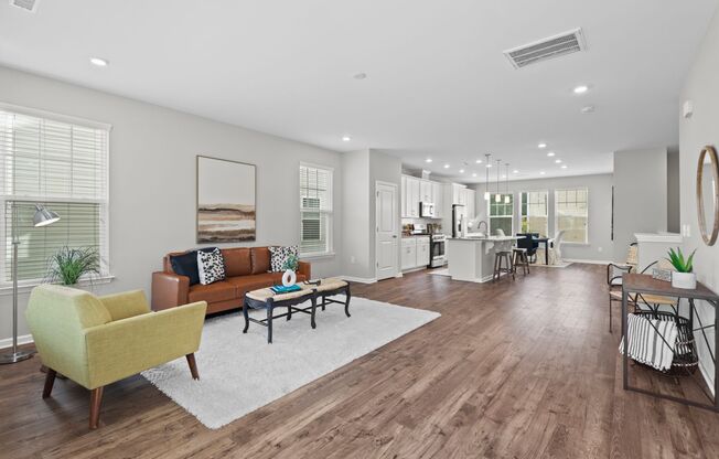 Spacious 4-Bed Home! Modern Kitchen, High Ceilings, Dual Primaries, Laundry Room, Pet Friendly!