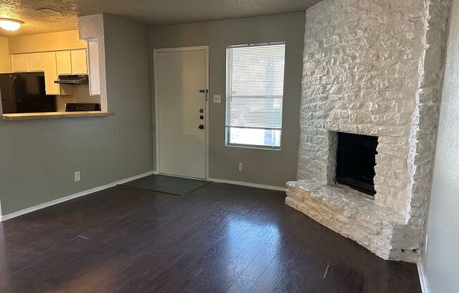 2 beds, 1 bath, $1,295, Unit Unit B