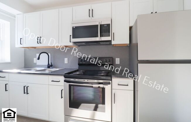 2 beds, 1 bath, 643 sqft, $995, Unit E01