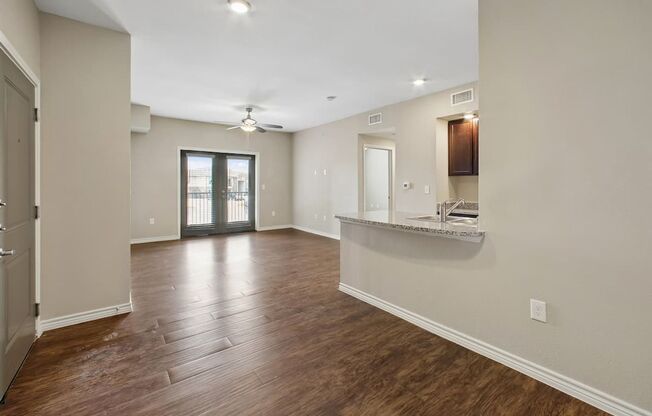 1 bed, 1 bath, 738 sqft, $1,199, Unit 216