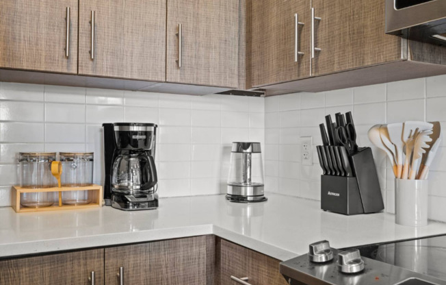 2 beds, 2 baths, 986 sqft, $1,560