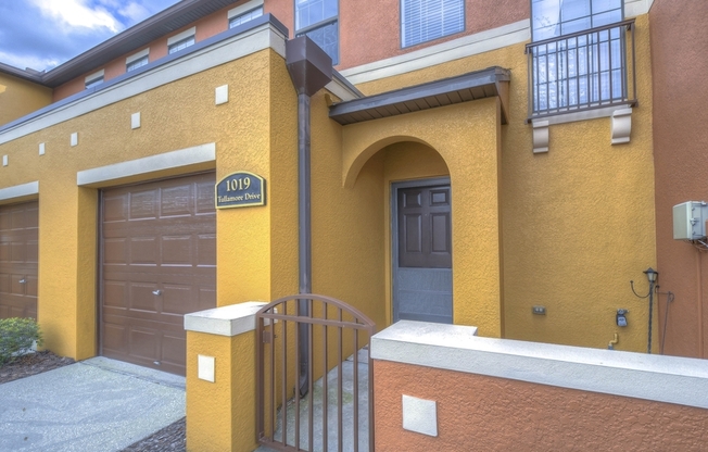 1019 TULLAMORE DR