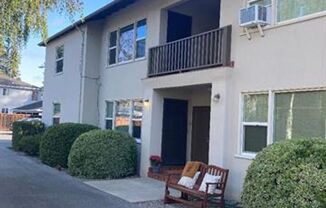 2 beds, 1 bath, $3,100, Unit 4