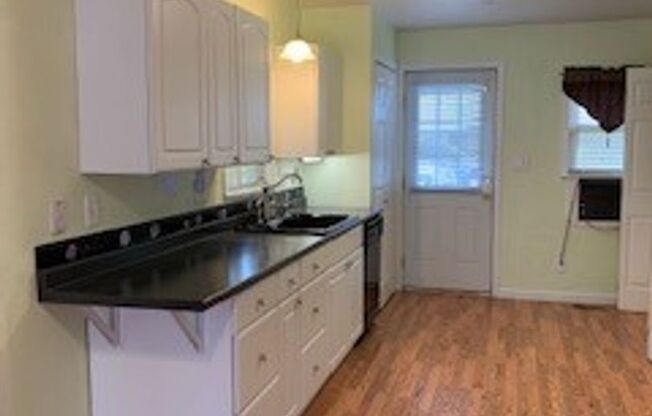 2 beds, 1 bath, $1,450