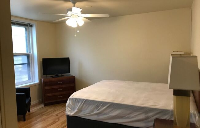 Studio, 1 bath, 388 sqft, $945, Unit 413