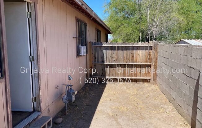 2 beds, 1 bath, $995, Unit 2443 Fontana