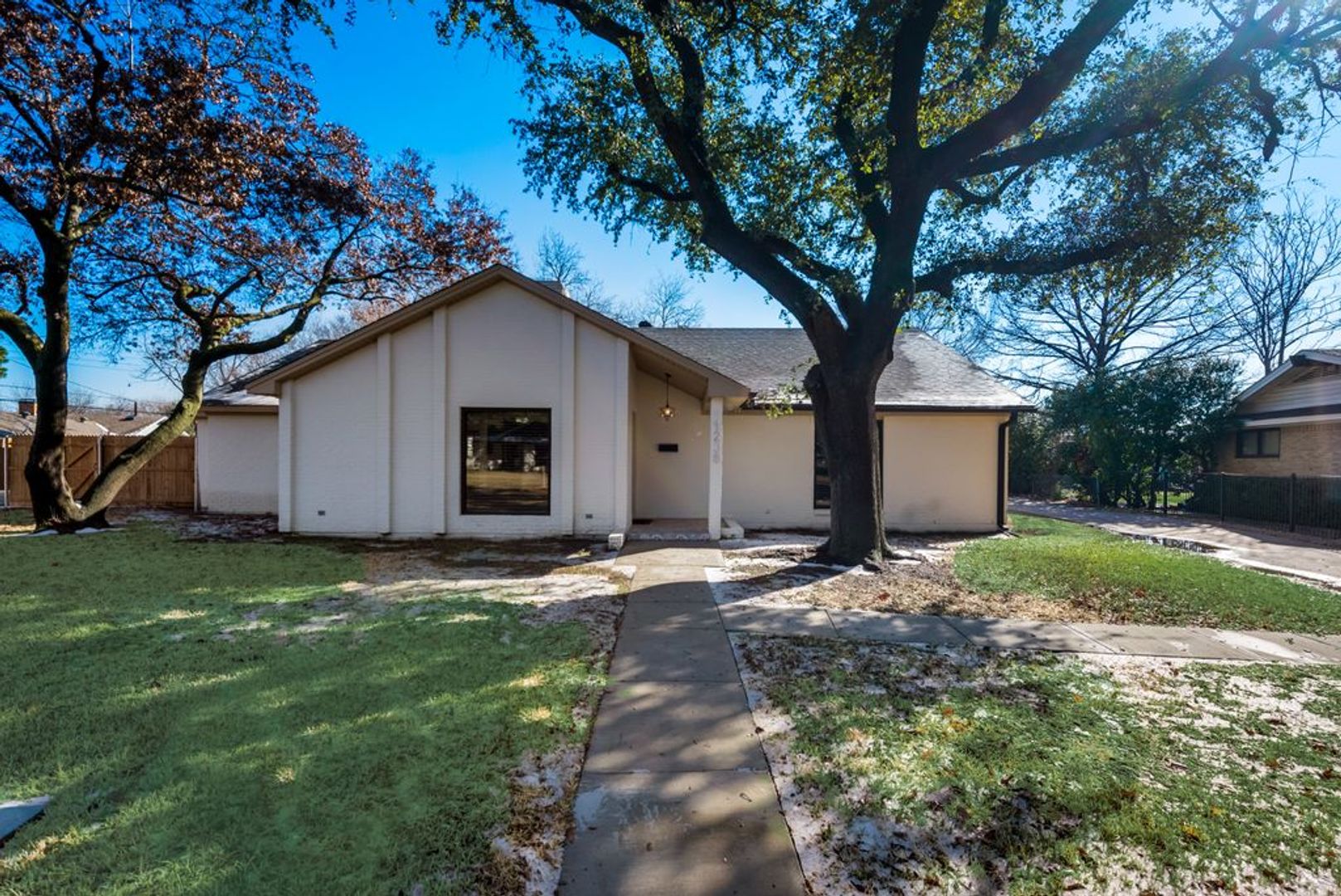 Recently Renovated 4-bed 3-bath in Dallas's highly desirable Kenilworth Estates Subdivision