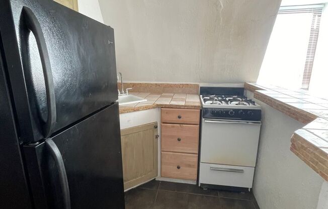 1 Bedroom apartment with rooftop Balcony!