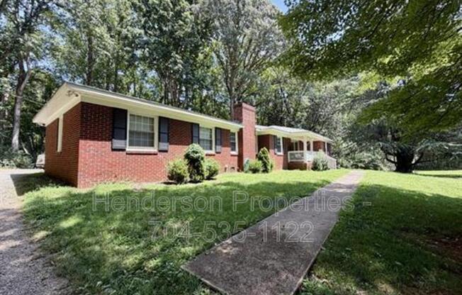 6801 WOODLAND CRES
