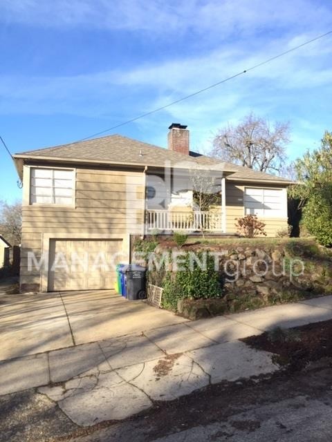 Heart of NE Portland Beautiful Light Filled Home with Updated Kitchen & Bath!