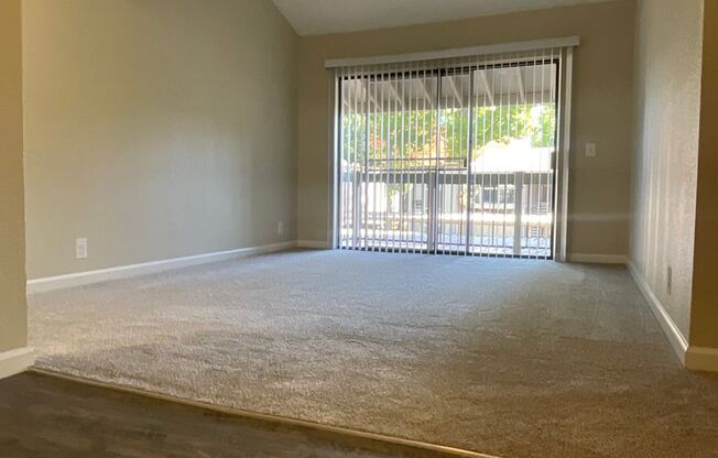 2 beds, 1 bath, 861 sqft, $1,725, Unit 122