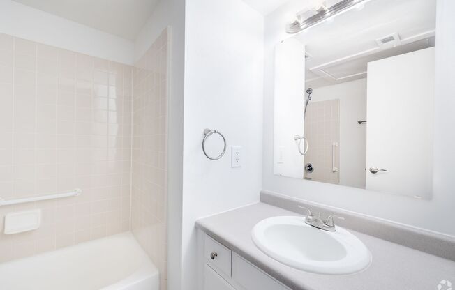 2 beds, 1.5 baths, 989 sqft, $1,795, Unit C-215