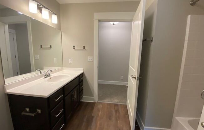 1 bed, 1 bath, 1,083 sqft, $1,796, Unit 2211-204