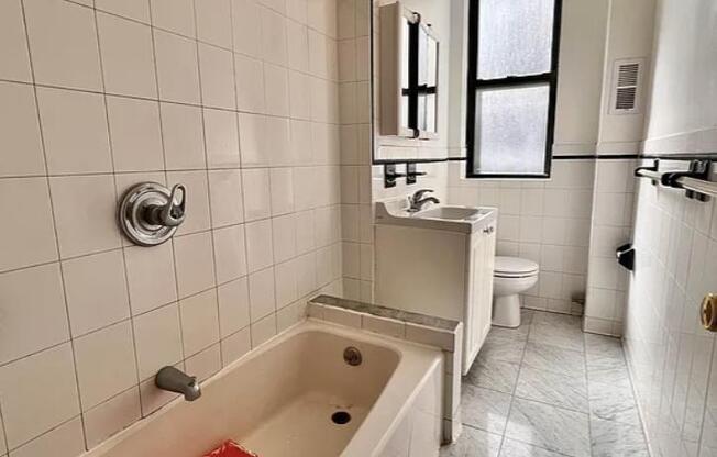 352 W 46 ST