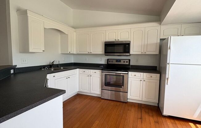 Freshly painted 3 bed 2 bath home w/fenced yard and well service Available NOW!