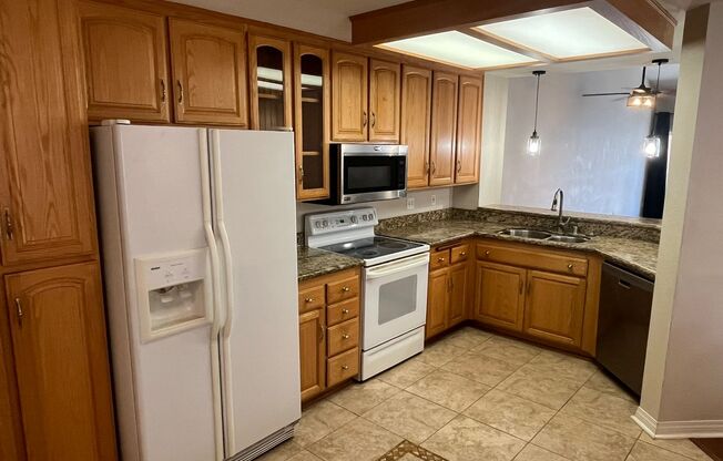 Modern 3-Bed, 3-Bath Condo with Garage & Pool Access – El Cajon