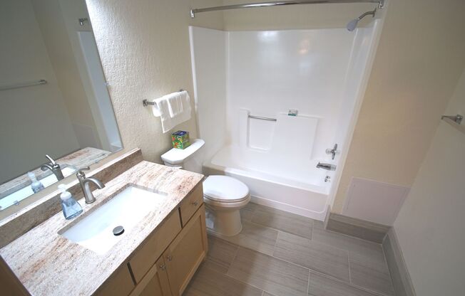 2 beds, 2 baths, 915 sqft, $1,750, Unit 102