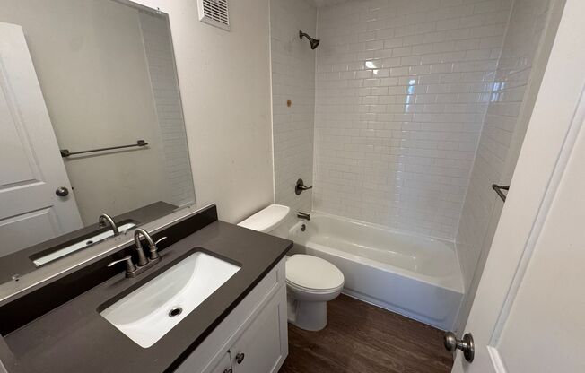 2 beds, 2 baths, 1,052 sqft, $1,895, Unit 1945 Peoria St #405