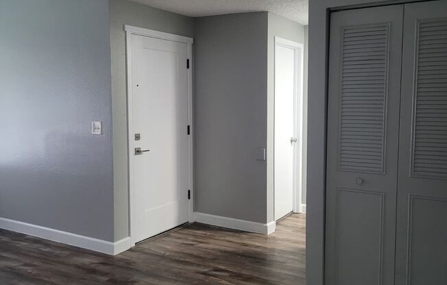 3 beds, 1 bath, 945 sqft, $1,700, Unit 1326 M4