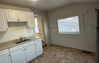 1 bed, 1 bath, $825, Unit 914 Roberts St