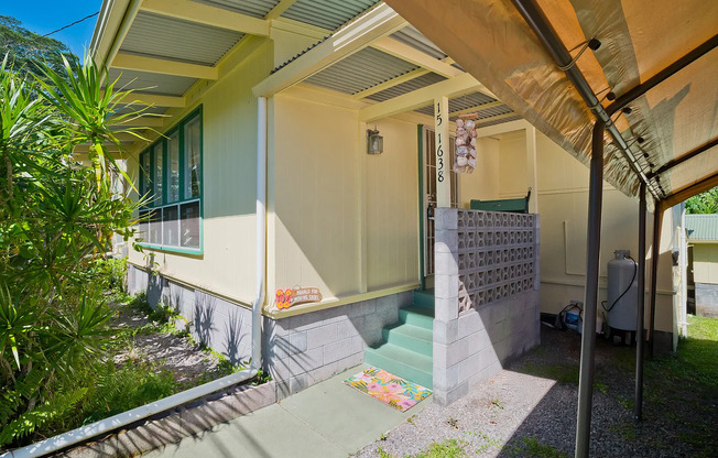 Plantation Charm in the Heart of Pāhoa