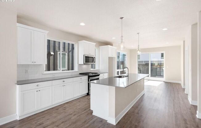 BEAUTIFUL NEWER CONSTRUCTION 4 BD HOME W/2 CAR GARAGE, W/D IN UNIT, AND MORE!