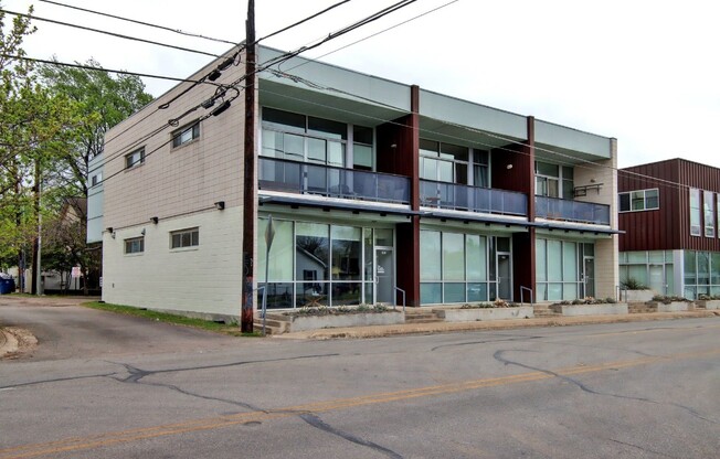 508 E 53 ST
