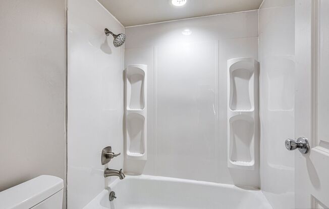 2 beds, 1 bath, 975 sqft, $1,299, Unit 5010 - 201