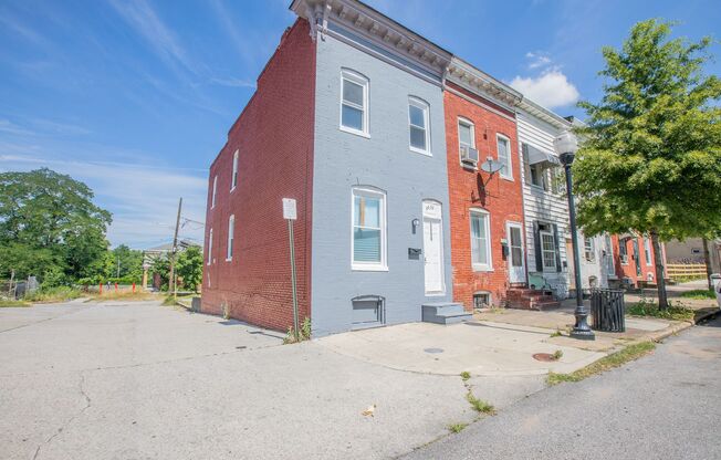 Lovely 3 BR/1 BA EOG Townhome in Brooklyn!