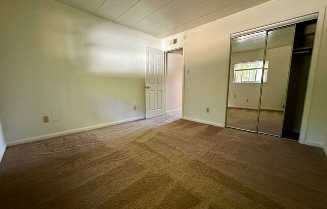 2 beds, 1 bath, $1,050, Unit B-19