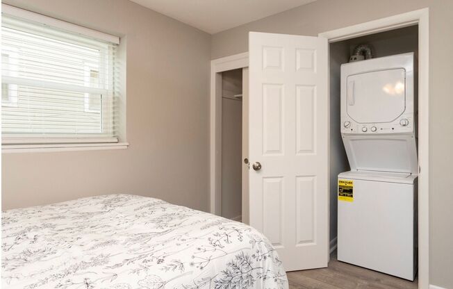 1 bed, 1 bath, 750 sqft, $995, Unit 3569 Davenport St-Unit 17