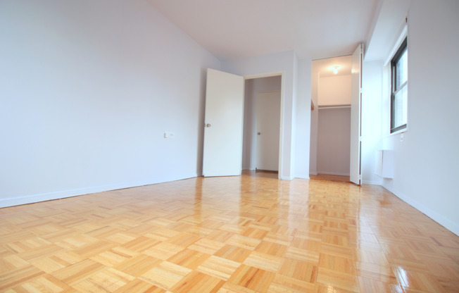1 bed, 1 bath, $4,900, Unit 17B