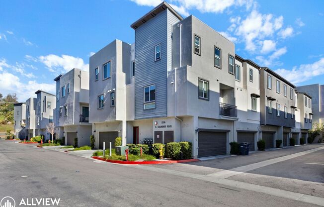 Spacious 3 Bed, 3.5 Bath Townhome in Escondido with Modern Amenities