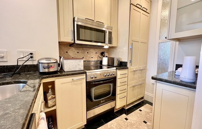 1 bed, 1 bath, 574 sqft, $3,600, Unit 3I