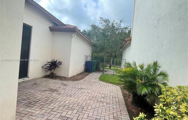 8290 NW 39TH CT COOPER CITY, FL 33024
