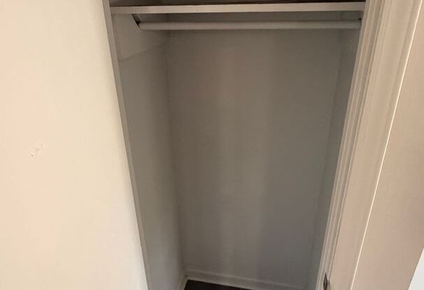 2 beds, 1 bath, 855 sqft, $1,049, Unit 3370-11